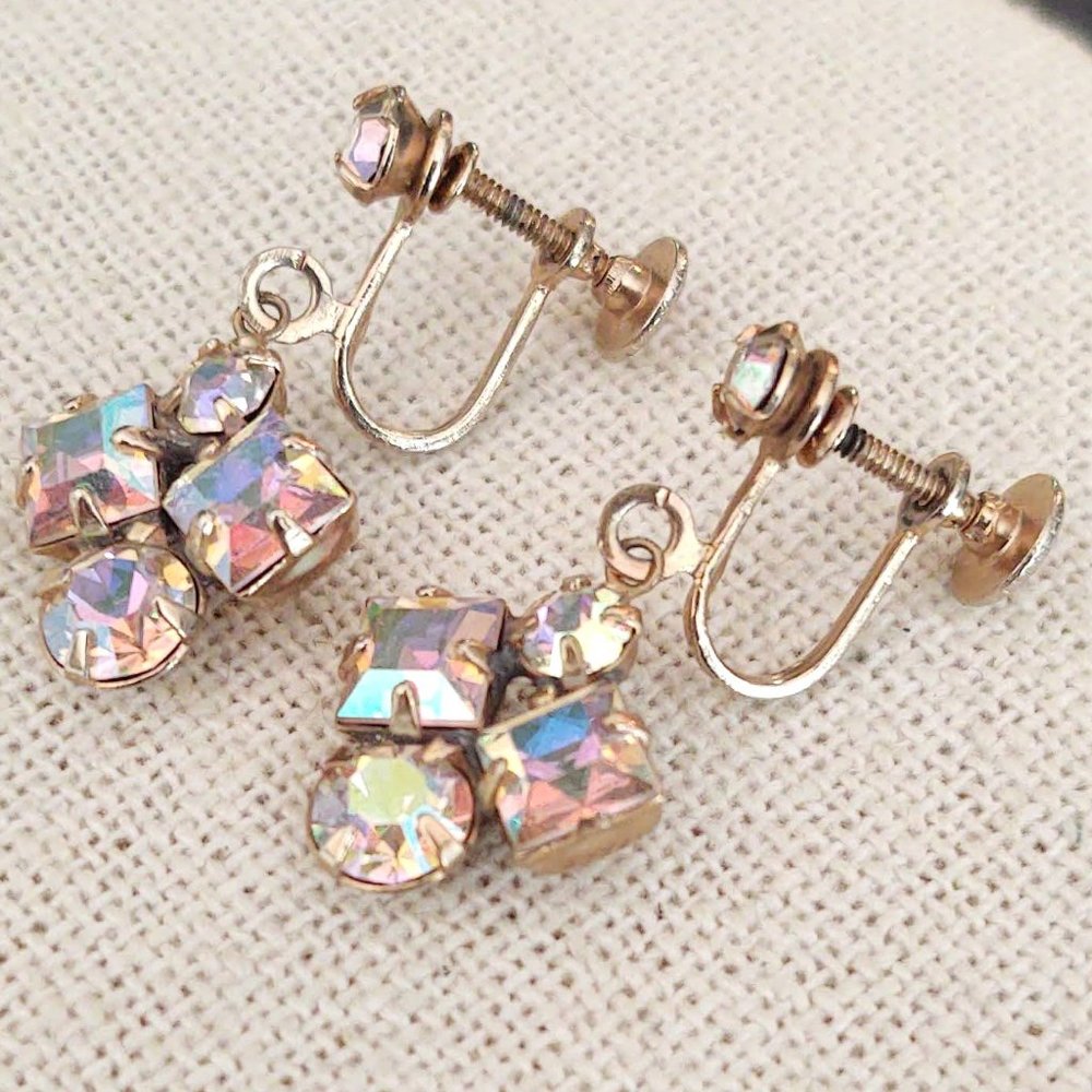 Vintage screw back iridescent rhinestone earrings - Picture 4 of 13
